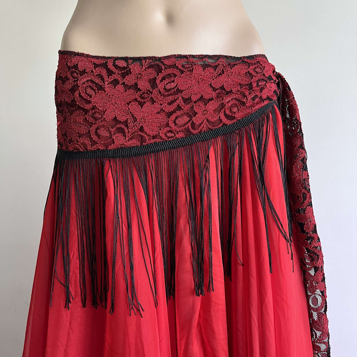 FAJIN con flecos rojo