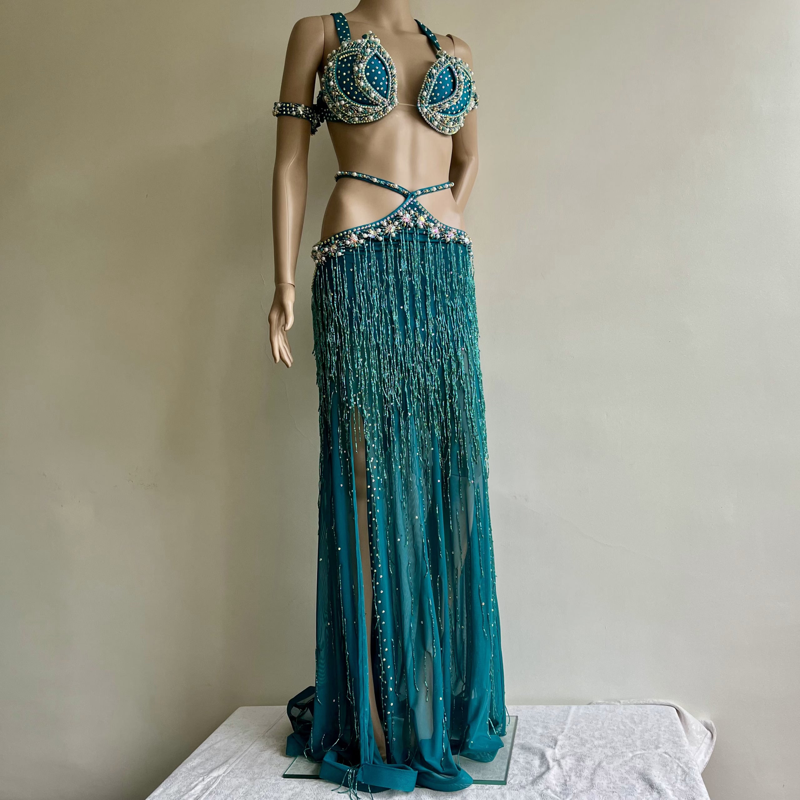 TRAJE petróleo 606