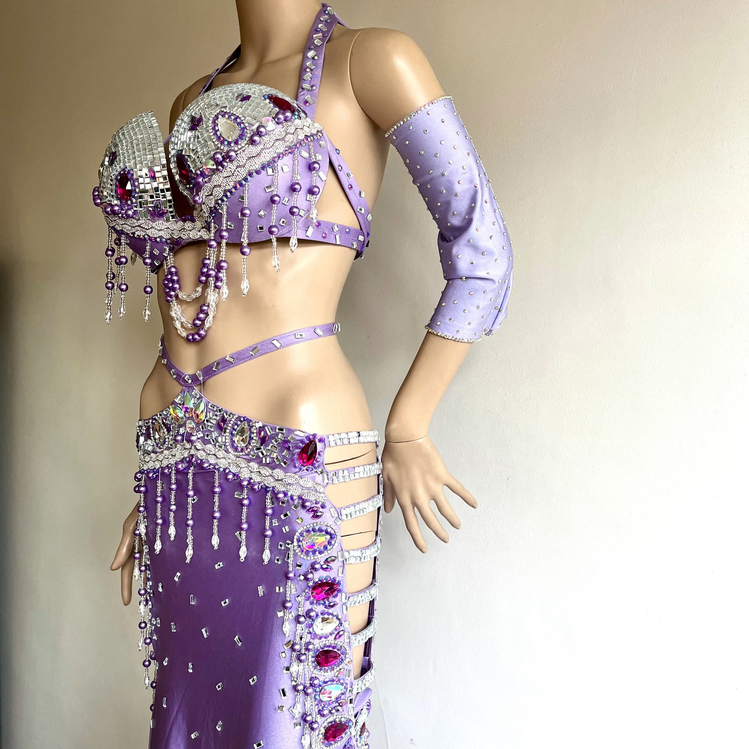 TRAJE 611 lila