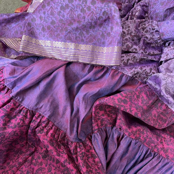 FALDA de sedas de sari morada - Imagen 2